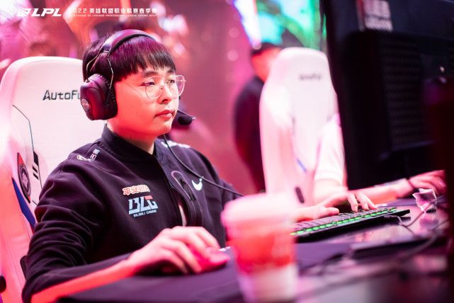 开云体育APP下载-关于DRX横扫FLY，Uzi操刀奇招英雄翻盘强强对话小组赛，技惊四座的信息