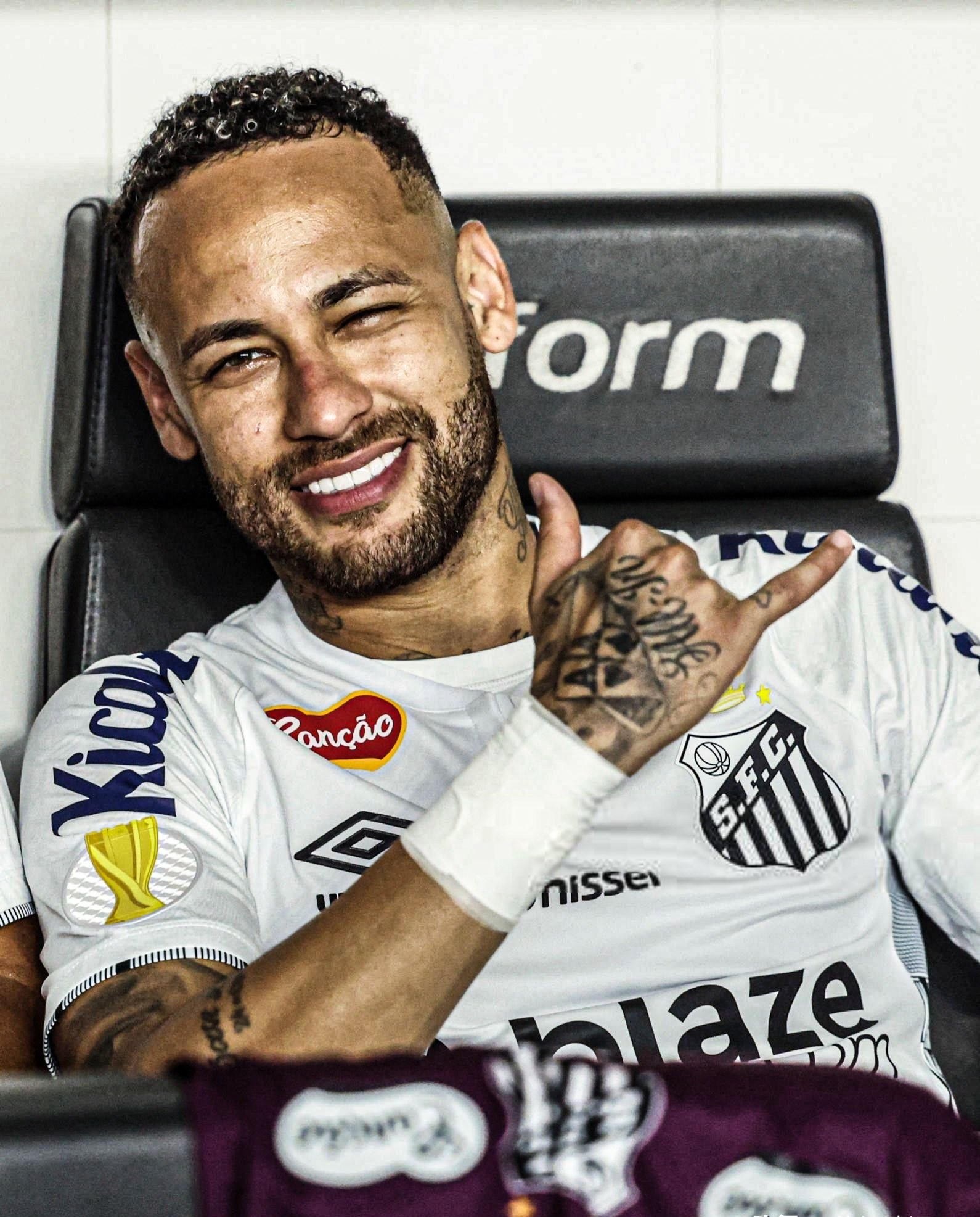 包含葡萄牙强势荷兰,内马尔爆发神勇的词条 包含葡萄牙强势荷兰,内马尔爆发神勇的词条