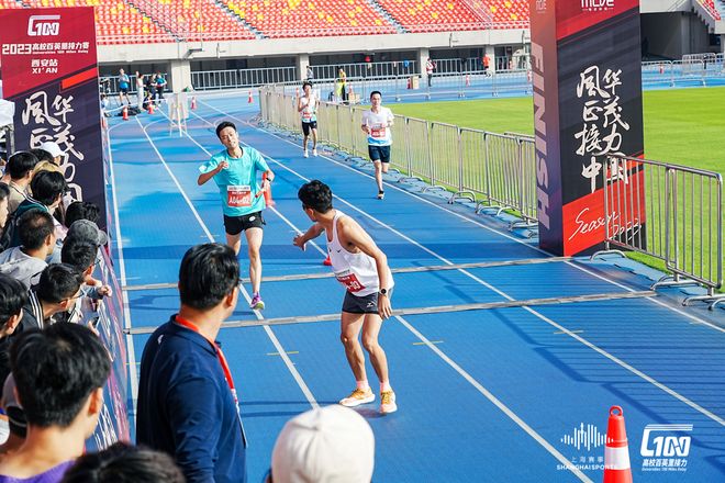 关于联赛进程激烈,百米冲刺精彩纷呈的信息 关于联赛进程激烈,百米冲刺精彩纷呈的信息