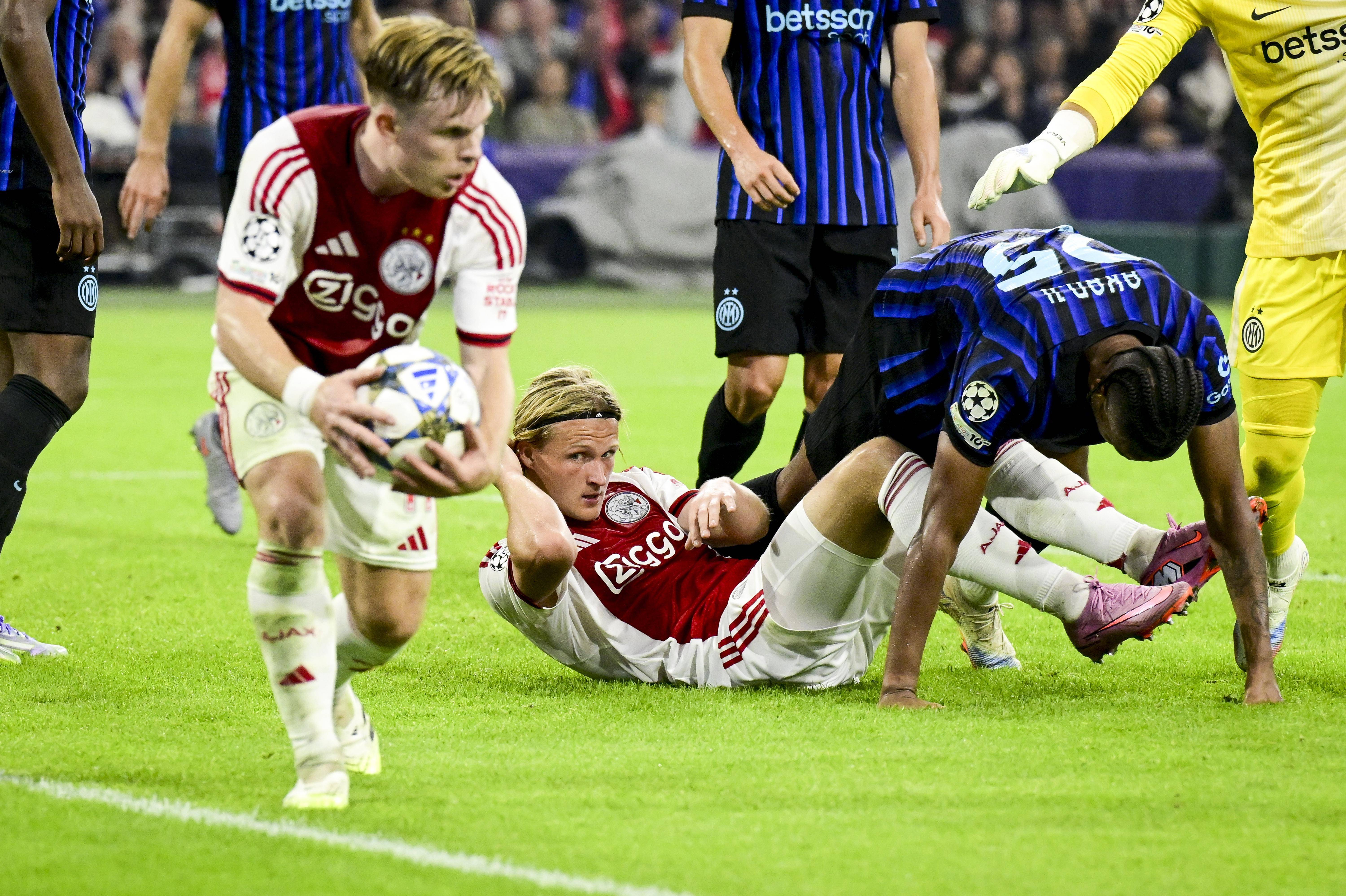 全球足球最新消息发布，球队备赛冲刺的简单介绍