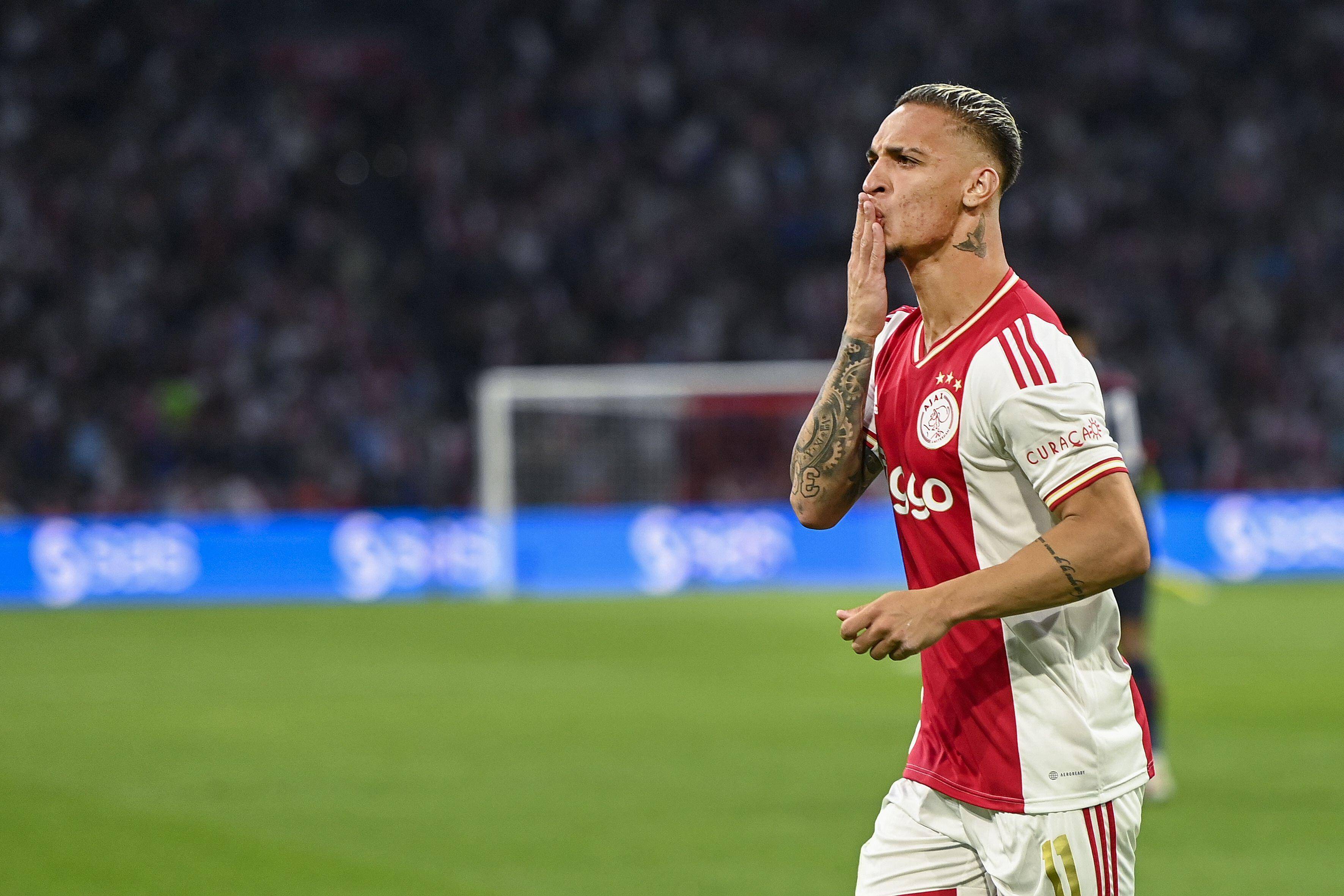 阿贾克斯在激烈竞争中不畏挑战