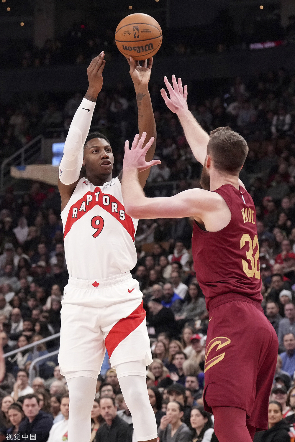 关于猛龙客场逆转太阳，范弗利特砍下分稳定胜局的信息