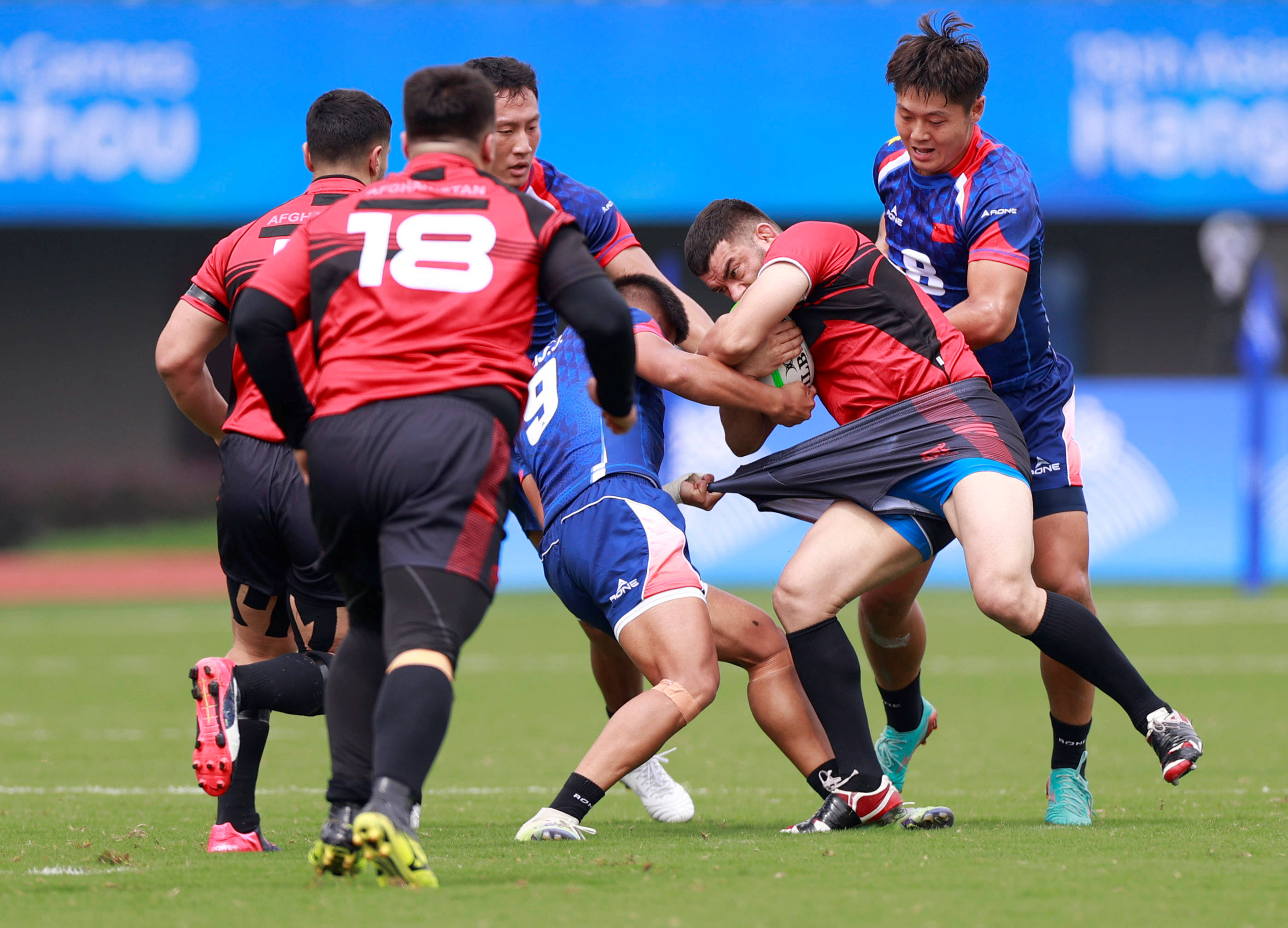 哥伦比亚选手勇夺橄榄球比赛