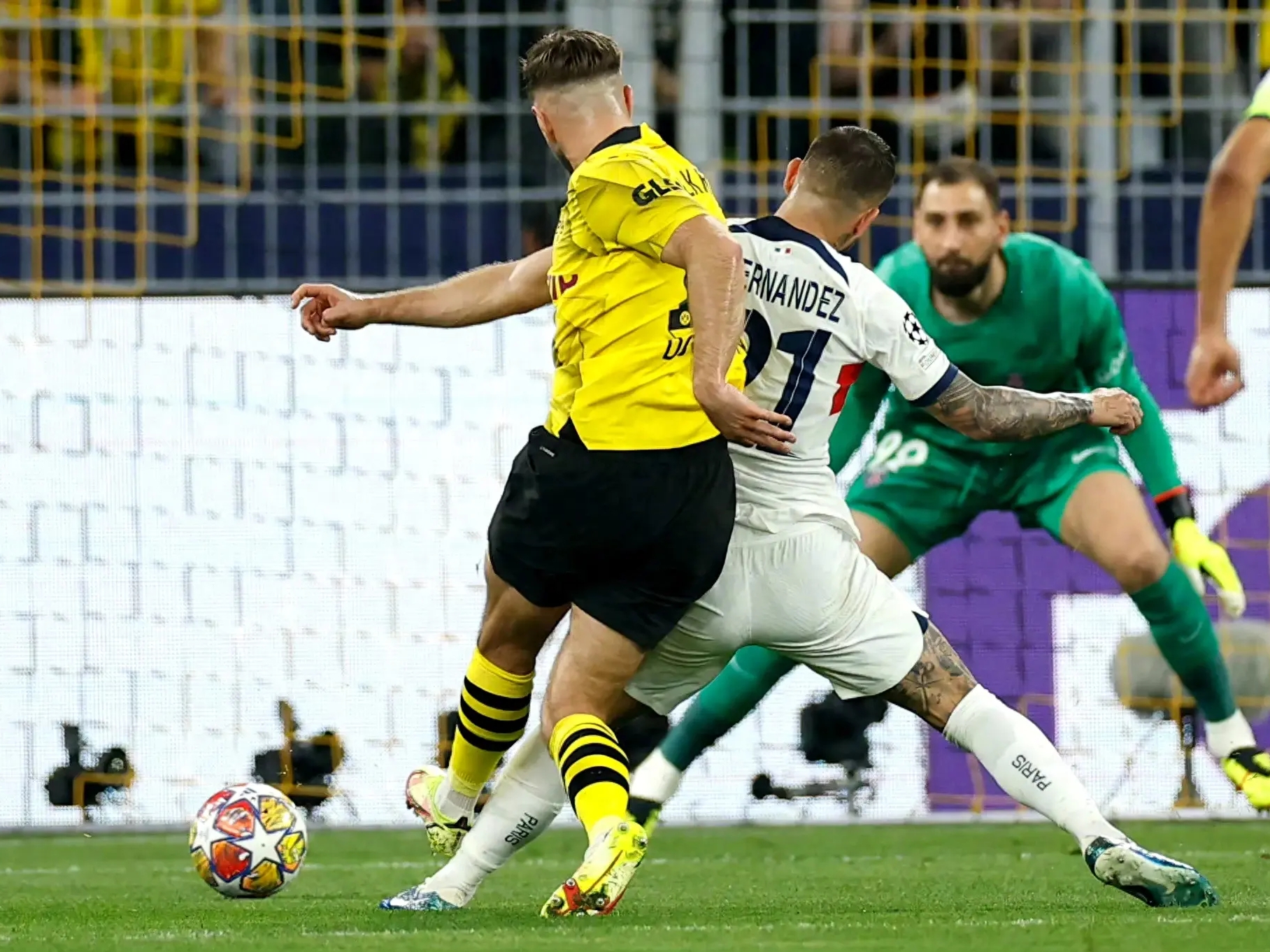 包含摩尔多瓦在欧预赛中不敌奥地利遭遇挫败的词条