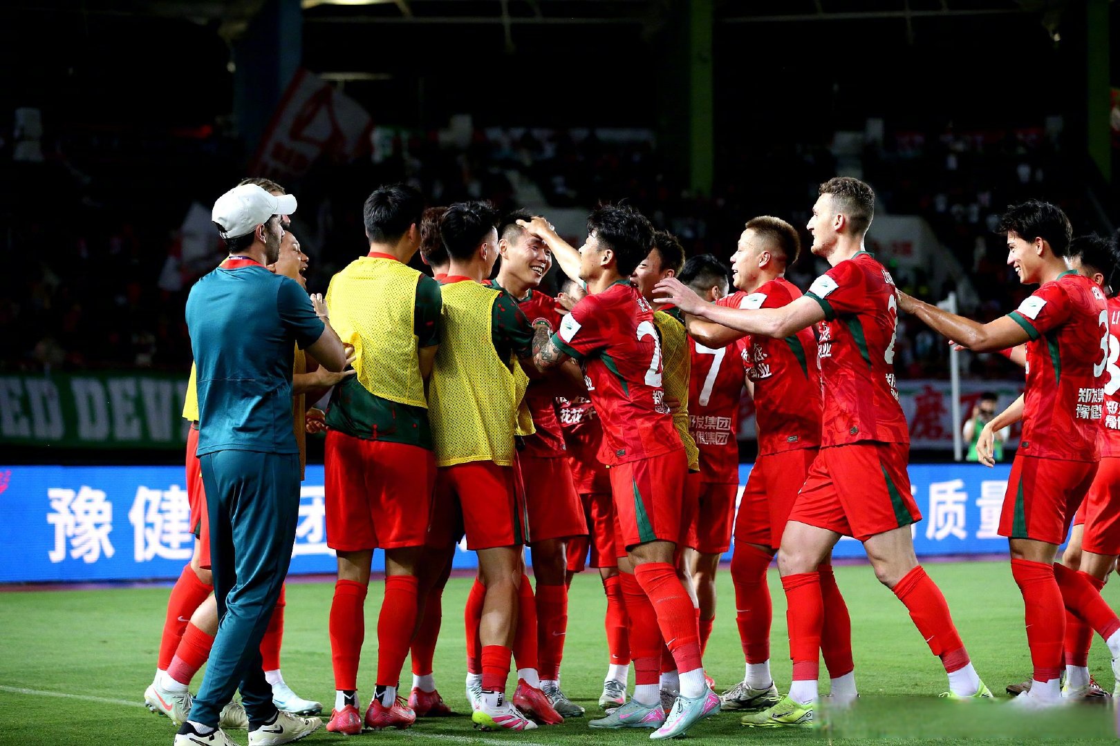 洛阳队在主场大胜重庆，豪取三分