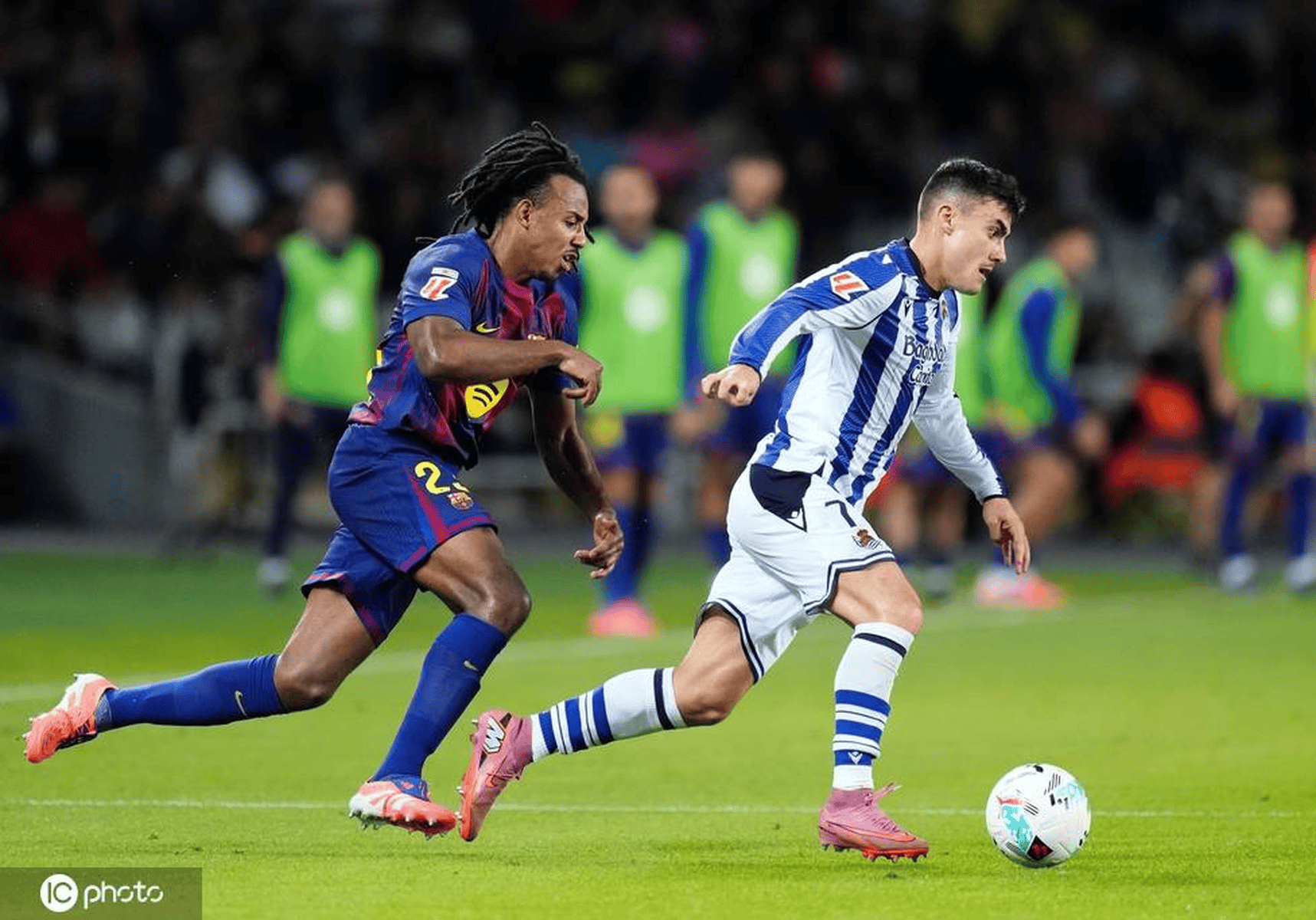 开云体育直播-关于巴塞罗那夺冠无忧，完美击败对手登上榜首的信息