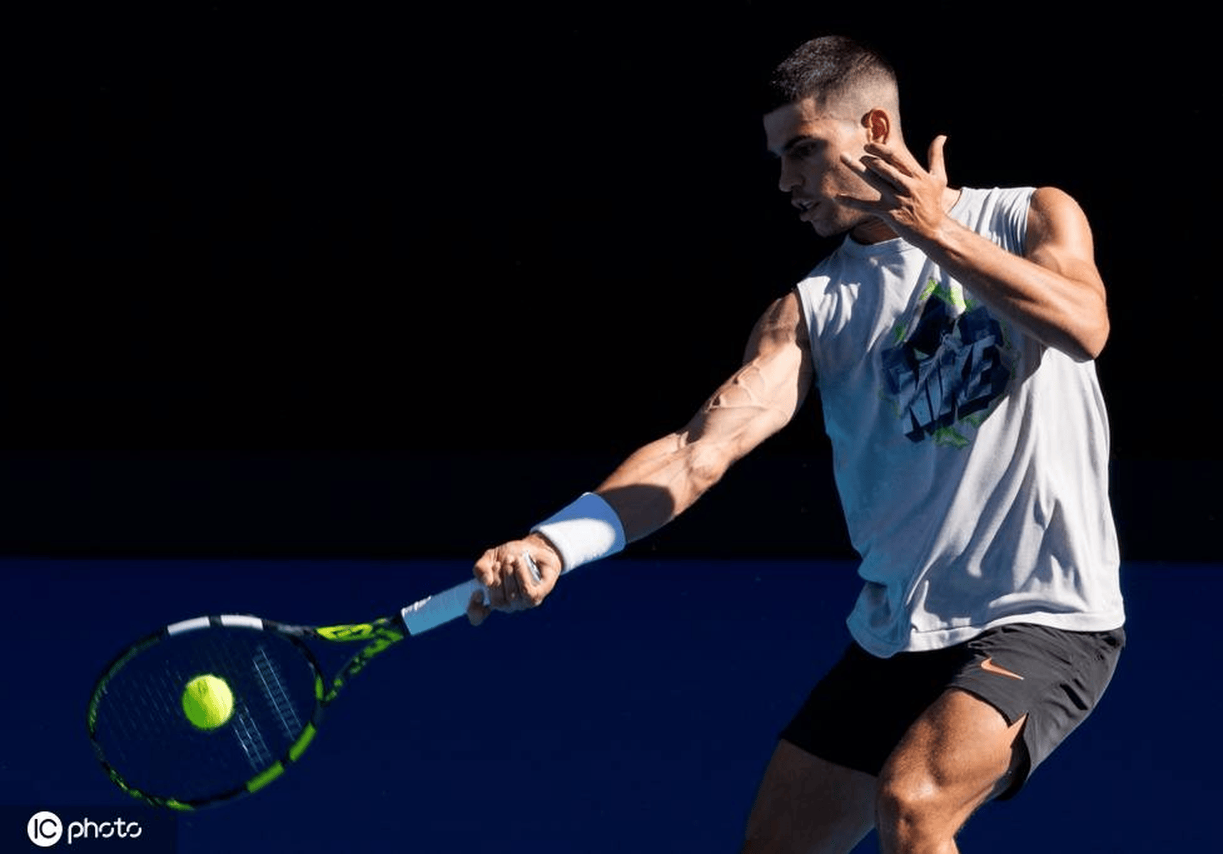 开云体育入口-包含世界网球队鏖战澳大利亚网球队，阿尔卡拉斯惊艳世界的词条