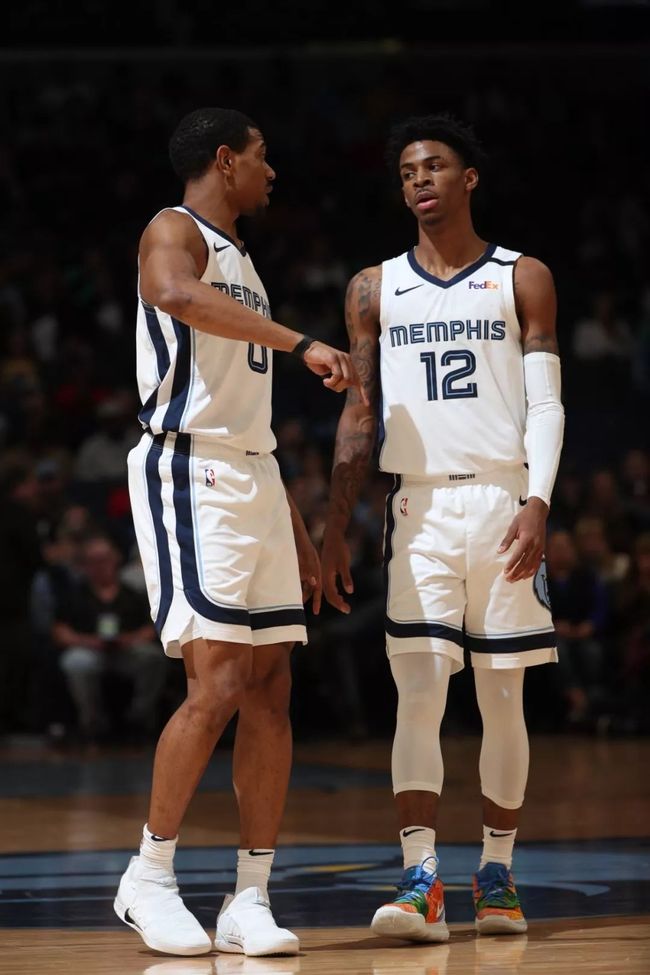 深圳队横扫灰熊，浓眉哥带队取胜