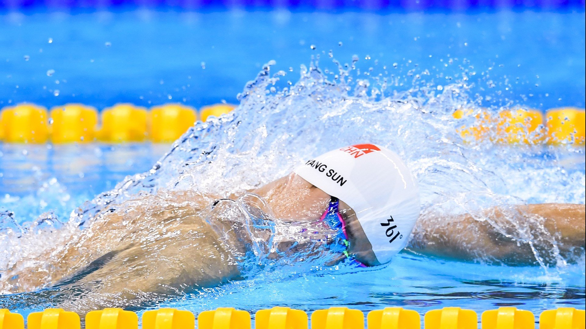 勇士击溃新疆队，克莱完成三分里程碑